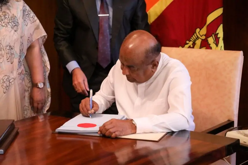 இணையவழி பாதுகாப்பு சட்டத்தில் சபாநாயகர் கையெழுத்திட்டார்