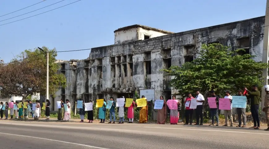 மன்னார் சிறுமிக்கு நீதிகோரி ஆர்ப்பாட்டம்; சந்தேகநபரின் விளக்கமறியல் நீடிப்பு