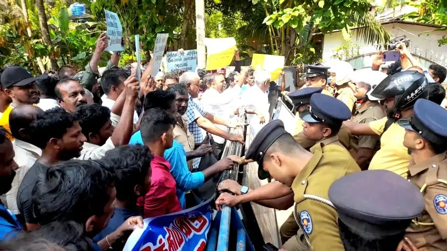 "இந்திய மீனவர்களை தடுக்காவிடின் அசம்பாவிதங்களை தடுக்க முடியாது"