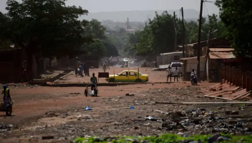 ஆற்றுக்குள் கவிழ்ந்து பஸ் விபத்து... 31 பேர் உயிரிழப்பு