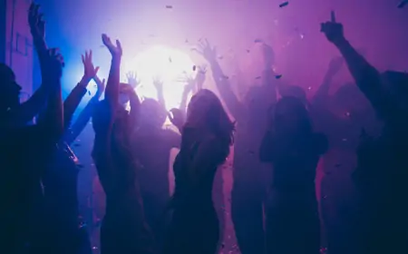 வினோத விருந்துக்கு சென்ற 20-22 வயதுக்கு இடைப்பட்ட 27 பேர் கைது 