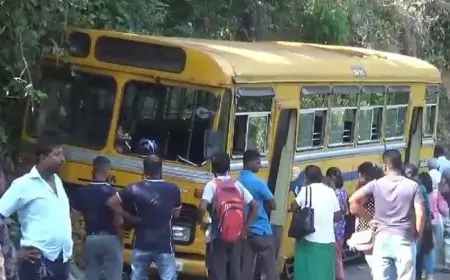 பஸ் விபத்துக்குள்ளானதில் பாடசாலை மாணவர்கள் உட்பட 9 பேர் காயம்
