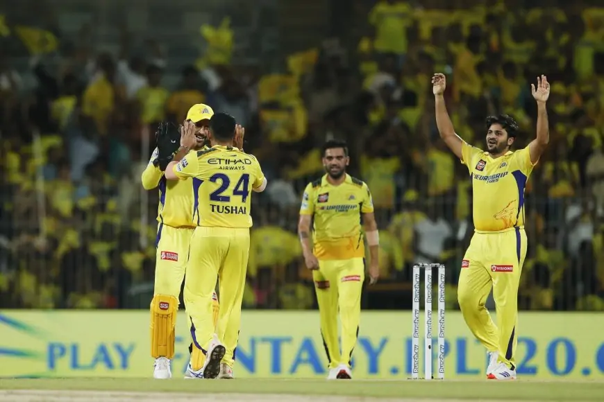மொத்தமாக திருப்பி கொடுத்த சென்னை சூப்பர் கிங்ஸ்; வெறித்தனமாக கொண்டாடும் ரசிகர்கள் !!