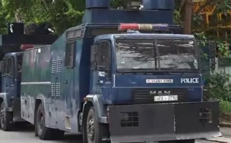 போராட்டத்தை கலைக்க பொலிஸார் நீர்த்தாரை பிரயோகம்