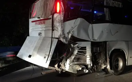 யாழில் இருந்து கொழும்பு சென்ற சொகுசு பஸ் விபத்து: மூவர் உயிரிழப்பு