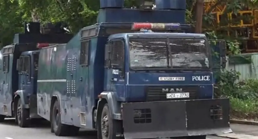 போராட்டத்தை கலைக்க பொலிஸார் நீர்த்தாரை பிரயோகம்