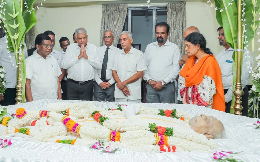 சம்பந்தனின் பூதவுடலுக்கு இறுதி அஞ்சலி செலுத்தினார் ஜனாதிபதி 