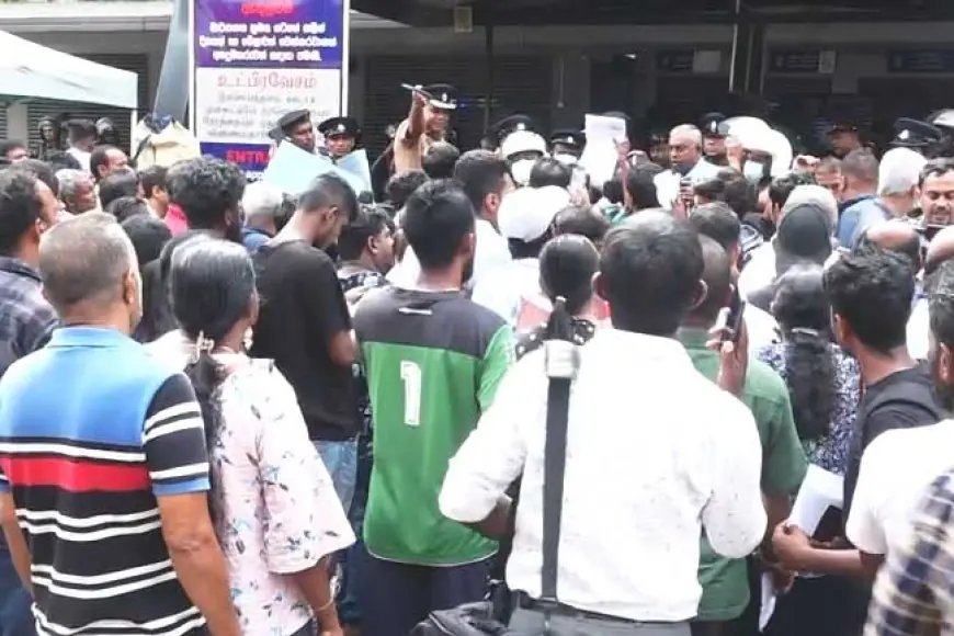 புதிய முறையால் கடவுச்சீட்டு அலுவலகம் முன் பரபரப்பு