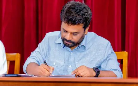 ஜனாதிபதித் தேர்தலுக்காக வேட்புமனுவில் அநுர கையொப்பம்