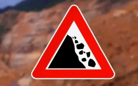 மண்சரிவால் பிரதான வீதியின் போக்குவரத்து பாதிப்பு