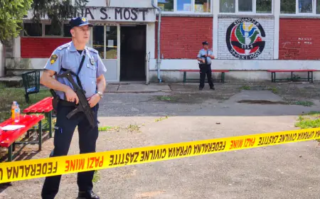 பாடசாலையில் துப்பாக்கி சூடு; 3 பேர் பலி