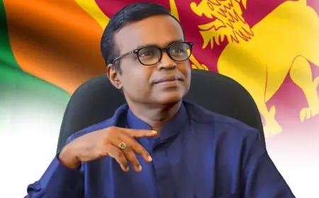 கரு பரணவிதான பாராளுமன்றத்திற்குள் பிரவேசிக்கிறார்