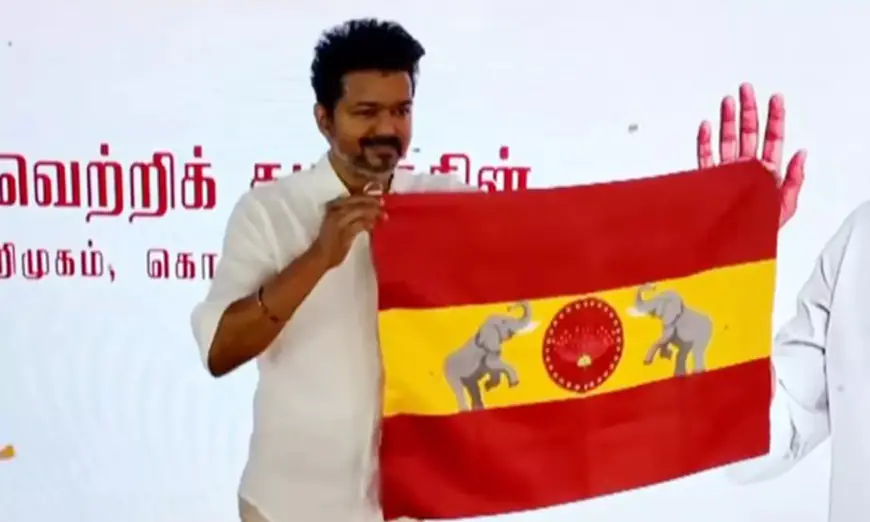 நடிகர் விஜய் கட்சியின் கொடியை அறிமுகம் செய்தார்
