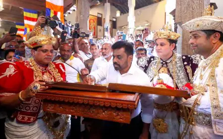 தலதா மாளிகை சென்று அநுரகுமார திஸாநாயக்க ஆசிர்வாதம் பெற்றார் 