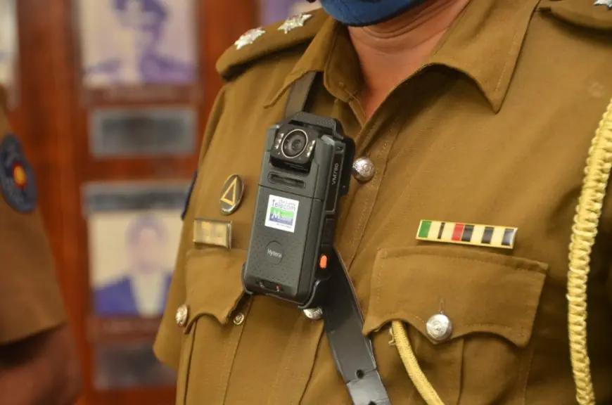 பொலிஸ் புத்தகத்தில் குறிப்பு எழுதிவிட்டு மாயமான அதிகாரிக்கு வலைவீச்சு!