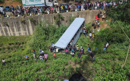 ஹட்டனில் பஸ் விபத்து: மூவர் பலி; 40 பேர் காயம் 