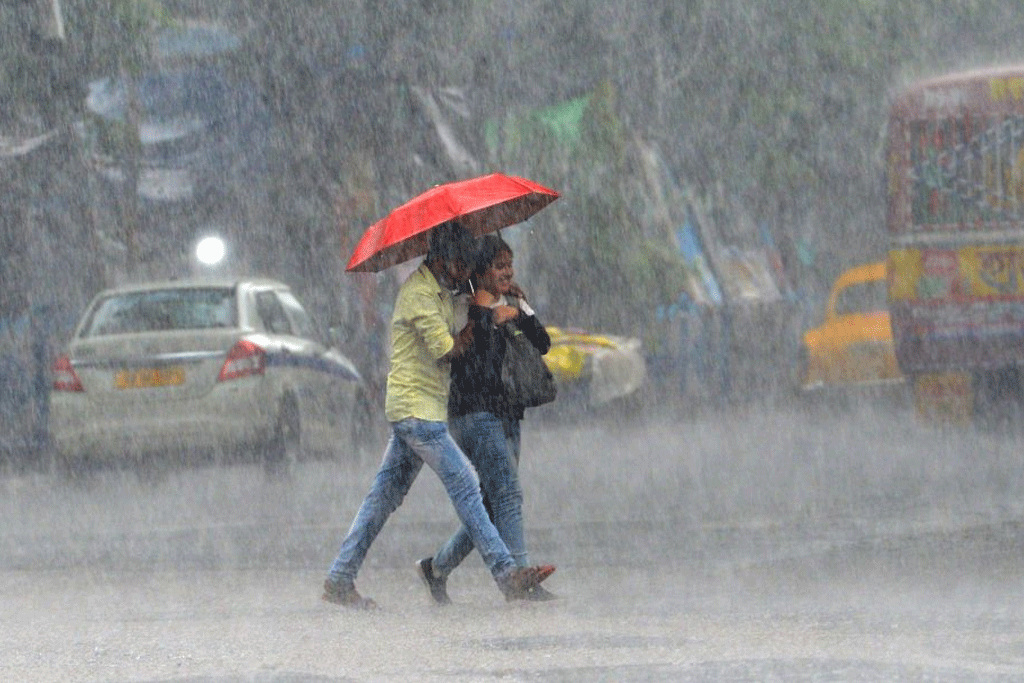 வானிலை முன்னறிவிப்பு: இடியுடன் கூடிய மழை மற்றும் பலத்த காற்று வீசும்