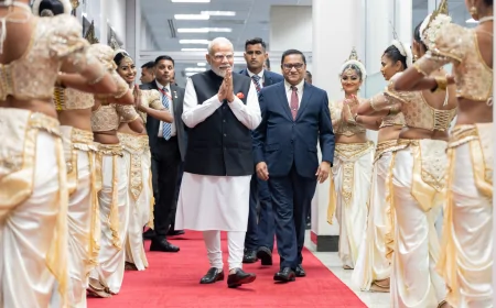 இலங்கை வந்தடைந்தார் பிரதமர் மோடி - விமான நிலையத்தில் உற்சாக வரவேற்பு