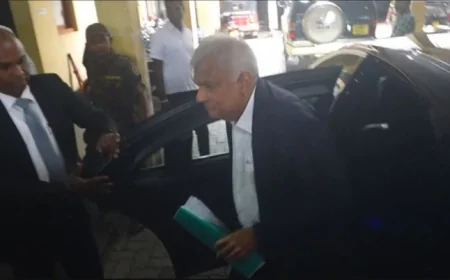 வாக்குமூலம் அளிக்க ஆணைக்குழு வந்தார் ரணில்!