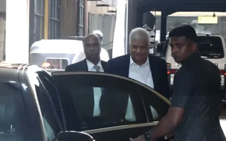 வாக்குமூலத்தை வழங்கிய பின்னர்  வெளியேறினார் முன்னாள் ஜனாதிபதி ரணில் 