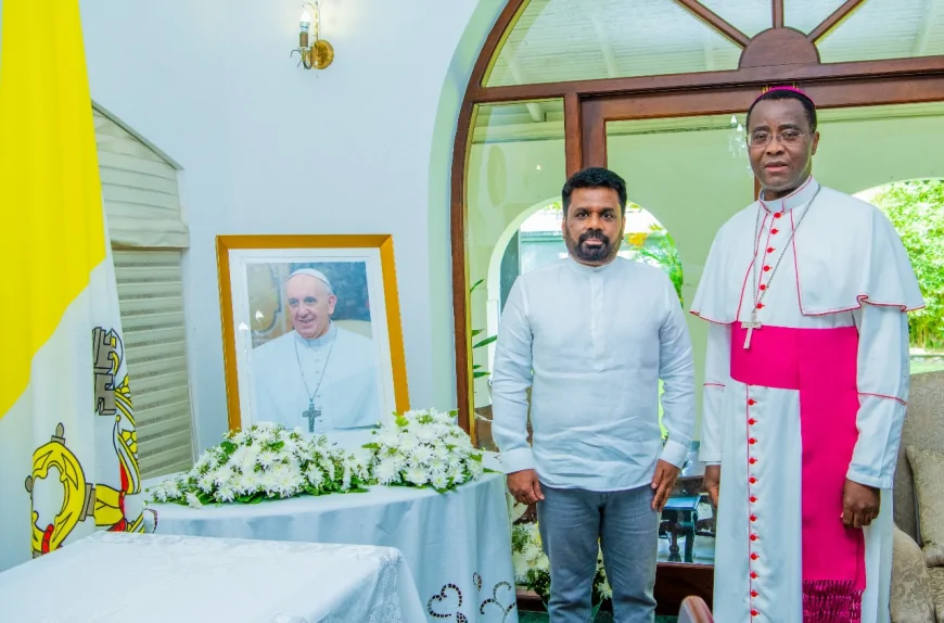 இரங்கல் தெரிவிக்க வத்திக்கான் தூதரகத்திற்கு சென்ற ஜனாதிபதி