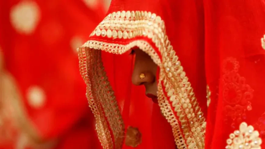 மணமகளுக்குப் பதிலாக மாமியாரைத் திருமணம் செய்துகொண்ட இளைஞன்!