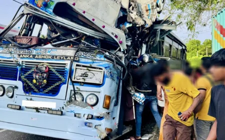 பஸ் - லொறி மோதி ஏற்பட்ட விபத்தில்  நான்கு பேர் காயம்!