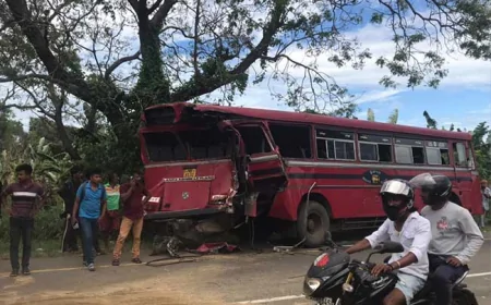 மற்றொரு பஸ் விபத்து - 7 பேர் வைத்தியசாலையில் அனுமதி