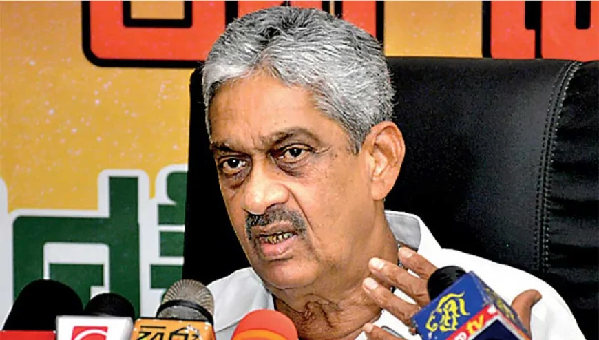 உங்களுக்குப் பிடிக்கவில்லை என்றாலும் இந்த அரசாங்கத்தை விமர்சிக்காதீர்கள் - பொன்சேகா