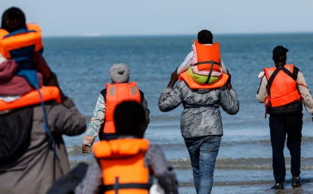 பிரித்தானியாவில் நிரந்தரமாக குடியேற அகதிகள் 20 ஆண்டுகள் காத்திருக்க வேண்டும்: முழு விவரம்