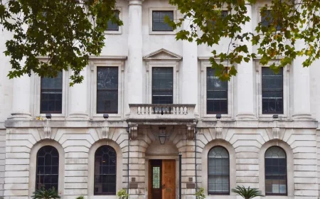 லண்டன் பாரம்பரிய தளத்தில் சீன பாதுகாப்பு அதிகாரிகளுக்கு கடவுச்சீட்டு சோதனை அதிகாரம் வழங்கப்பட்டதால் பரபரப்பு