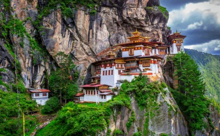 உலகின் விலையுயர்ந்த சுற்றுலா விசா: சுற்றுலாப் பயணிகளை அசர வைக்கும் கட்டணம்