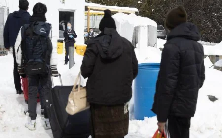 கனடாவில் இருந்து வெளியேறிச் செல்லும் மக்கள்; ஒரு ஆண்டில் 35,000-க்கும் மேற்பட்ட குடும்பங்கள் குடிபெயர்வு