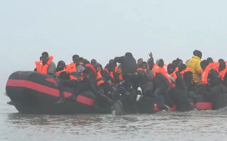 பிரித்தானிய சட்டவிரோத குடியேறிகளின் படகு என்ஜின்களை உடைத்த குழுவினர்- பொலிஸார் விசாரணை