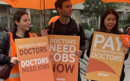 பாகுபாடு மற்றும் அவமதிப்பு: பிரித்தானியாவை விட்டு வெளியேறும் ஆயிரக்கணக்கான புலம்பெயர் மருத்துவர்கள்