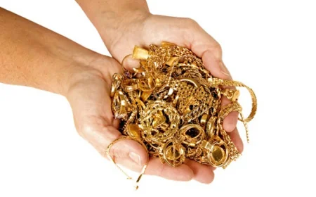 இலங்கையில் நகை அடகு வைக்கும் நிறுவனங்களில் குவியும் மக்கள்