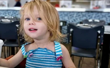 அமெரிக்காவில் வளர்ப்பு நாய் தாக்கியதில் 2 வயது குழந்தை உயிரிழப்பு – பெற்றோர் அலட்சியம் காரணமாக கைது