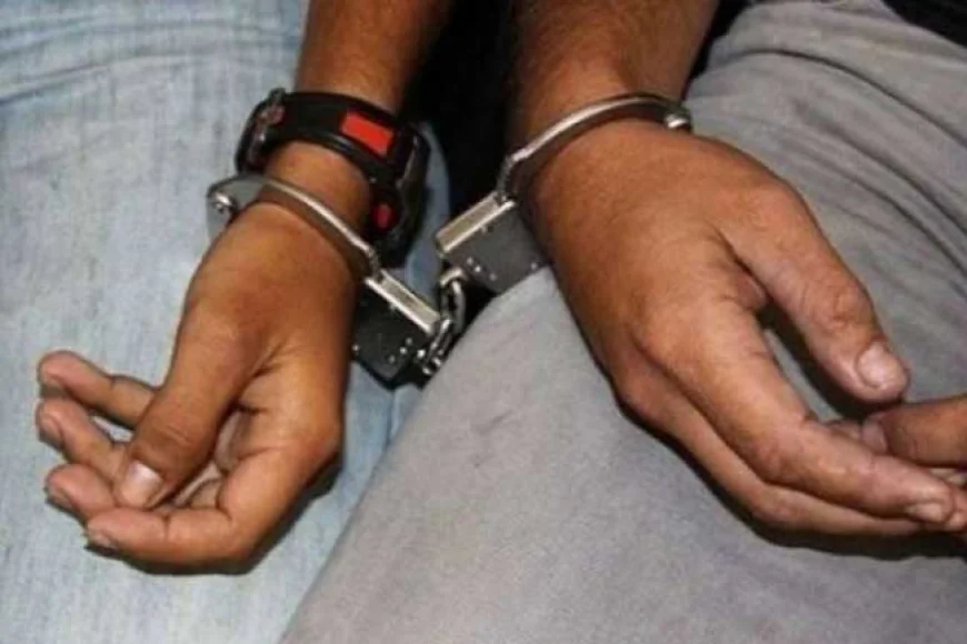 ஊழல் குற்றச்சாட்டில் இரண்டு முன்னாள் அரச அதிகாரிகள் கைது 