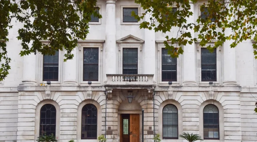 லண்டன் பாரம்பரிய தளத்தில் சீன பாதுகாப்பு அதிகாரிகளுக்கு கடவுச்சீட்டு சோதனை அதிகாரம் வழங்கப்பட்டதால் பரபரப்பு