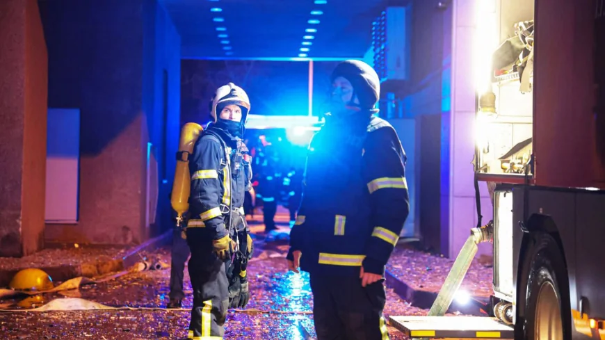 அமைதித் திட்டம் குறித்து டிரம்புடன் ஜெலென்ஸ்கி பேச்சுவார்த்தை நடத்தும்போது ரஷ்யா மற்றும் உக்ரைனில் இரவு நேரத் தாக்குதல்கள்