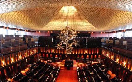 நாடாளுமன்றம் தொடங்கியது - 30 நிமிடங்கள் ஒத்திவைக்கப்பட்டது