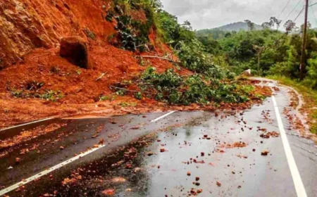 வீதிகளை புனரமைக்கும் பணிகளுக்கு இடையூறு வேண்டாம் : நிவாரண குழுக்களிடம் பொலிஸார் கோரிக்கை