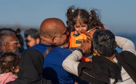 புகலிடம் மறுக்கப்பட்டோரின் பிரித்தானியாவில் பிறந்த குழந்தைகளும் நாடு கடத்தப்படுவார்கள்: அதிரடி அறிவிப்பு