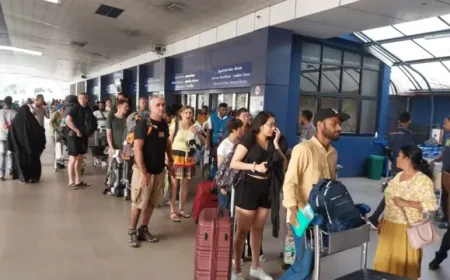 விமான நிலையத்தில் குழந்தையை பெற்றெடுத்த வெளிநாட்டுப் பெண்