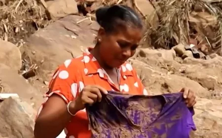 "என் மகளை வெளியே எடுத்துத் தாருங்கள்!" – மண்சரிவில் காணாமல் போன மகளுக்காக கதறும் தாய்