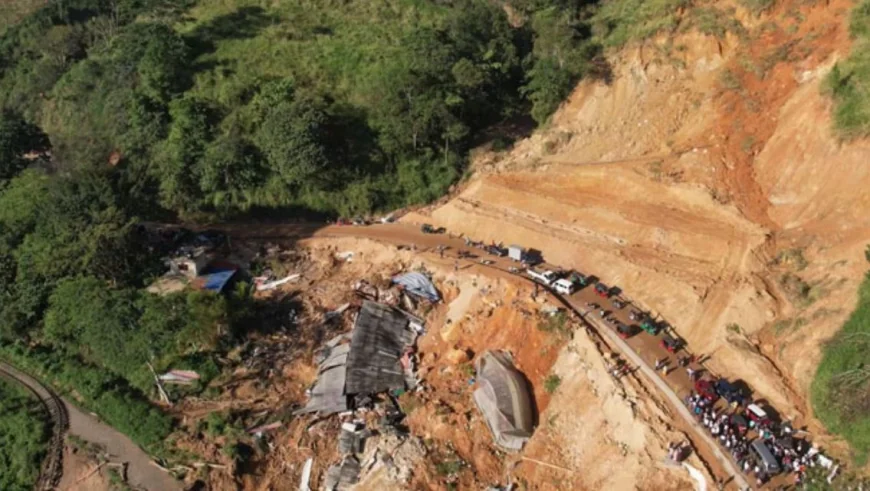 18 நாட்களுக்குப் பின் நாவலப்பிட்டி-கண்டி வீதி மீண்டும் திறக்கப்பட்டது