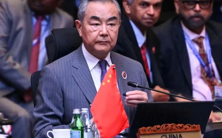 இலங்கையில் குறுகிய பயணம் மேற்கொண்டுள்ள சீன வெளிநாட்டு அமைச்சர் வாங் யீ