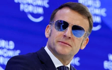 பிரான்ஸ் ஜனாதிபதி அணிந்திருந்த கண்ணாடியின் ரகசியம் என்ன?