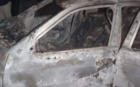 இரட்டைக் கொலையில் துப்பாக்கிச் சூடு நடத்தியவர்கள் பயன்படுத்திய கார் எரிந்த நிலையில் கண்டுபிடிப்பு