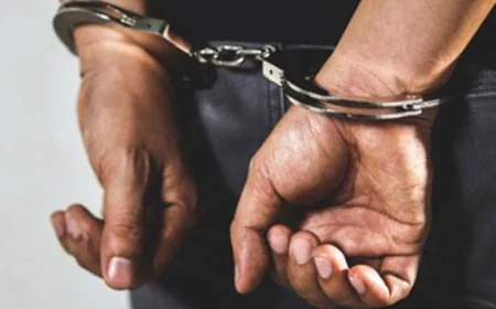 போலி எண் தகடு மற்றும் திருடப்பட்ட மோட்டார் சைக்கிளுடன் ஒருவர் கைது